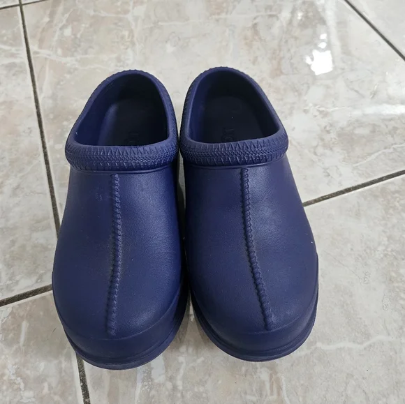 UGG Navy Blue Slip-On Clogs. SZ 7 - Picture 2 of 4